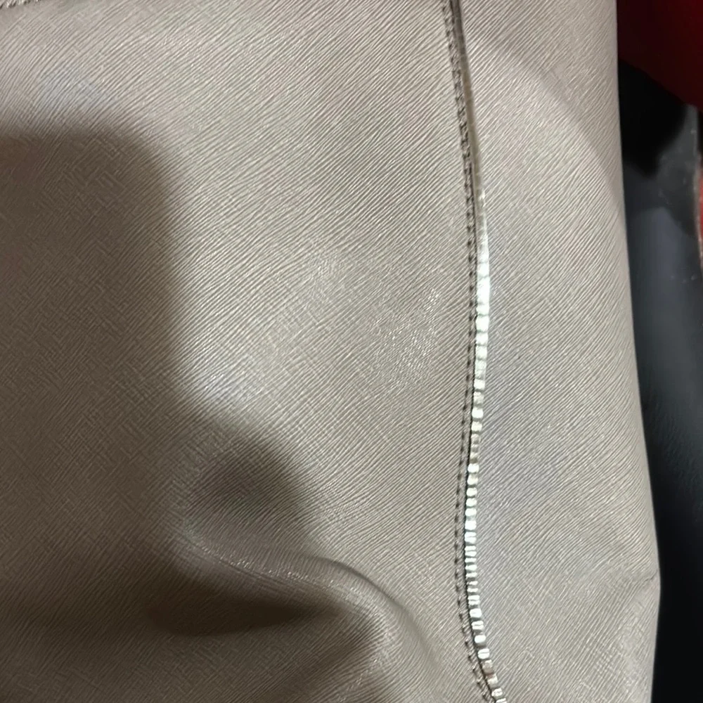 Michael Kors Cream Tote with Elegant Chain Accents